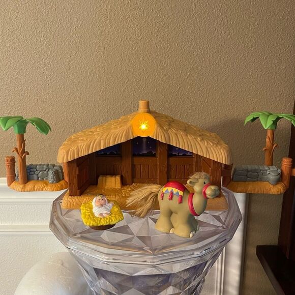 Fisher Price Nativity Musical House with Side Palm Trees and 2 Figures - Picture 1 of 12